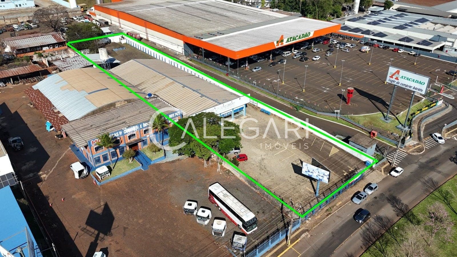 Barracão com 4.572m² de terreno à venda em Foz do Iguaçu/PR.