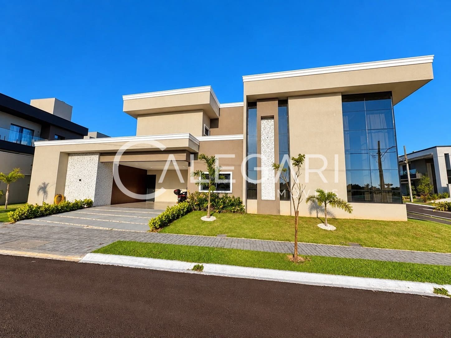 Sobrado de 425m² de construção à venda no Condominio Villa Firenze – Foz do Iguaçu/PR