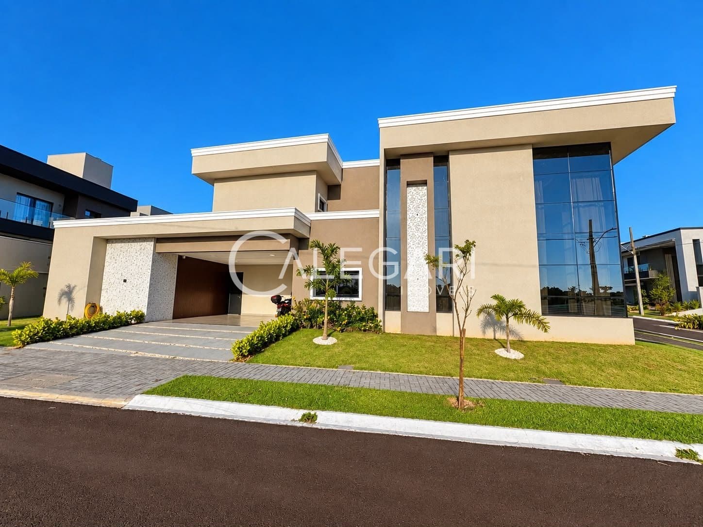 Sobrado de 425m² de construção à venda no Condominio Villa Firenze – Foz do Iguaçu/PR